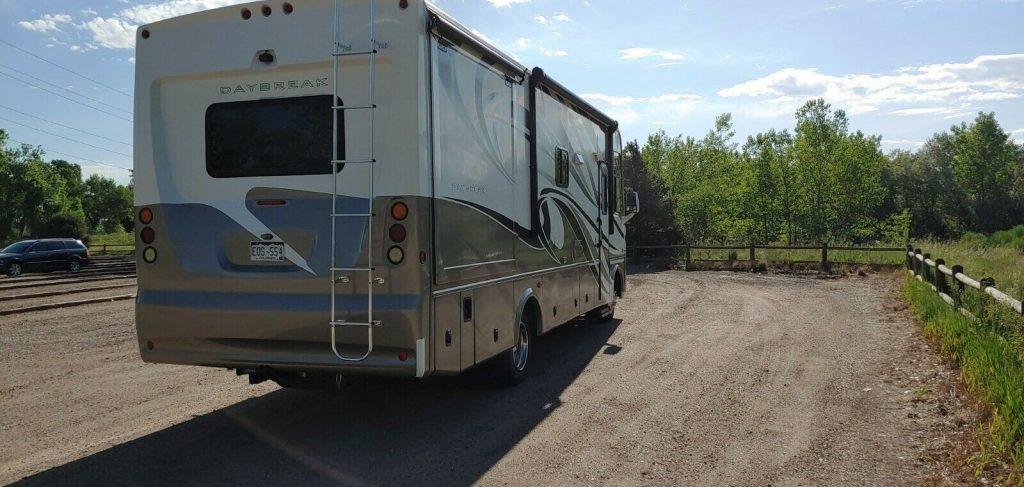 2012 Thor Daybreak 28PD camper [new tires]