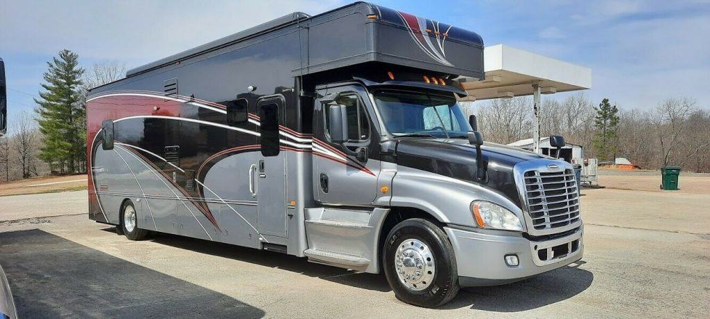 2014 Freightliner Cascadia camper [loaded with everything]