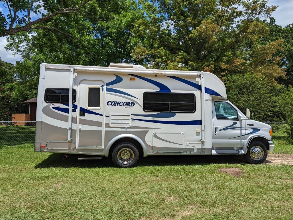 2004 Coachmen Concord 225rk 22 foot Class C camper [only minor issues]