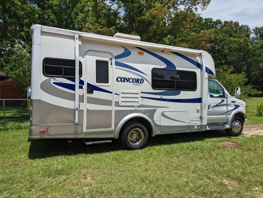 2004 Coachmen Concord 225rk 22 foot Class C camper [only minor issues]