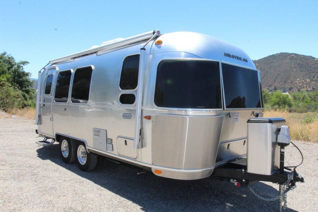 2020 Airstream Globetrotter 23FB Twin Travel Trailer [loaded with luxurious features]