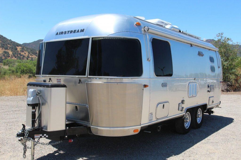 2020 Airstream Globetrotter 23FB Twin Travel Trailer [loaded with luxurious features]