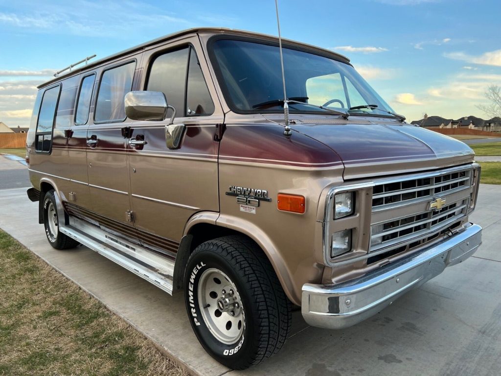 1985 Chevrolet G20 Van Camper [clean all over]