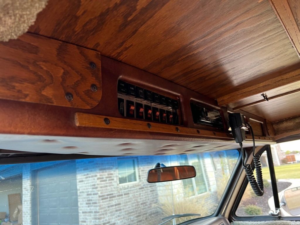 1985 Chevrolet G20 Van Camper [clean all over]