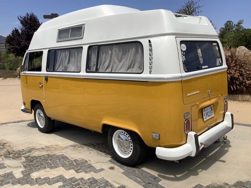 1971 Volkswagen Bus/Vanagon 28 camper [new paint]