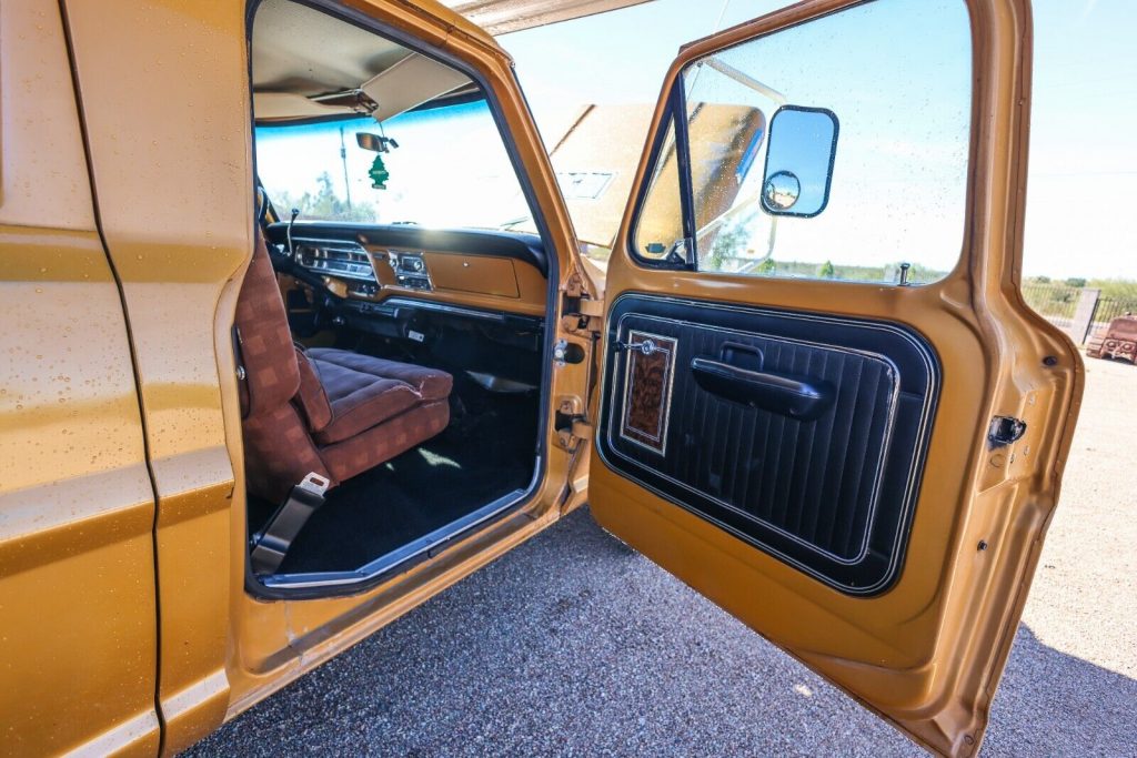 1971 Ford F-350 Crew Cab with Mitchell and Sons Camper [unique]