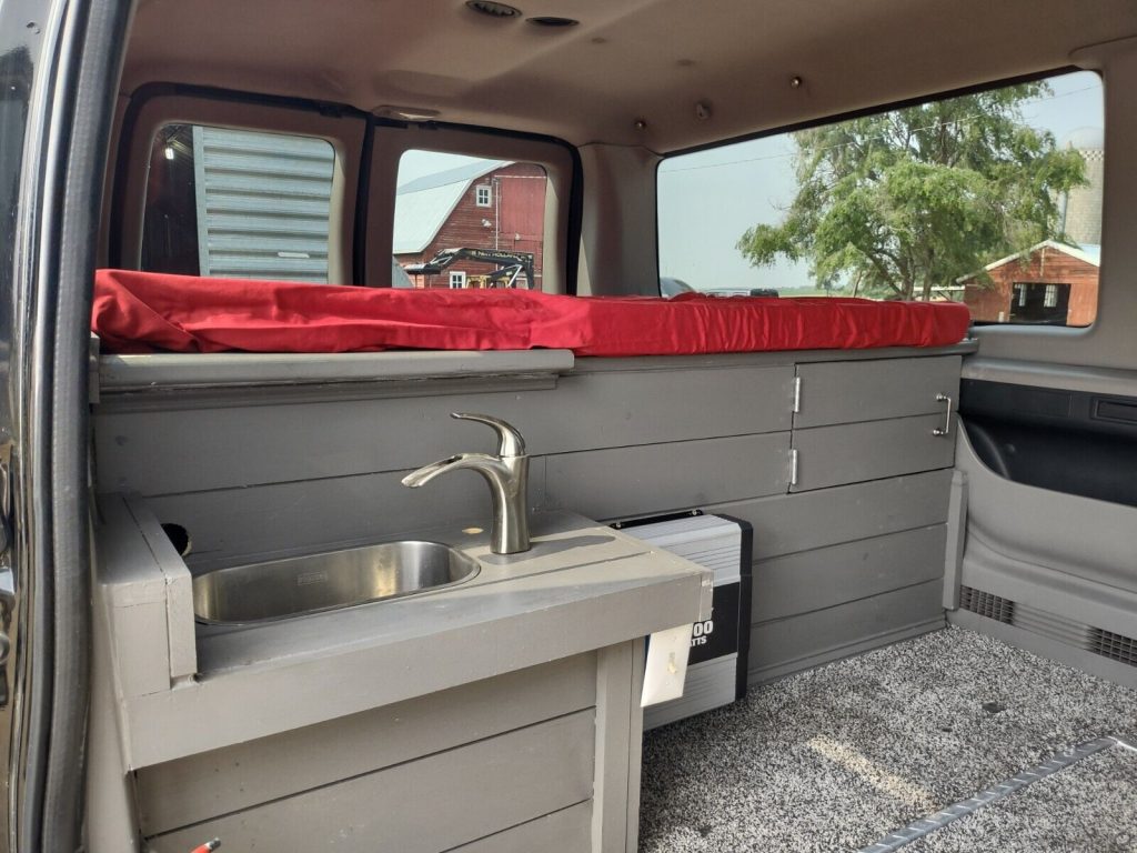 2001 Ford E-350 camper [Quigley 4×4 conversion package]