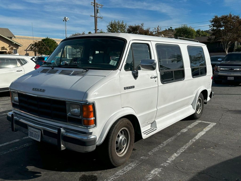 1993 Dodge 250 camper [reliable and spacious]