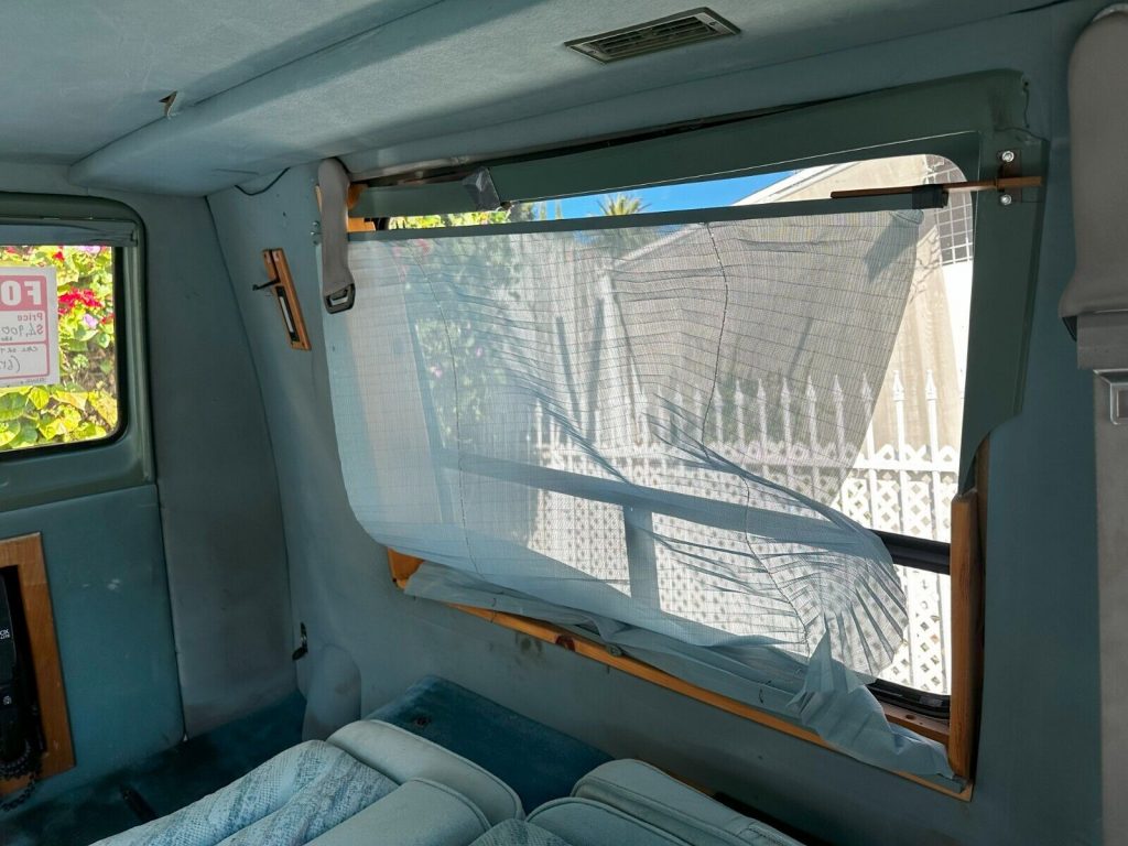 1993 Dodge 250 camper [reliable and spacious]