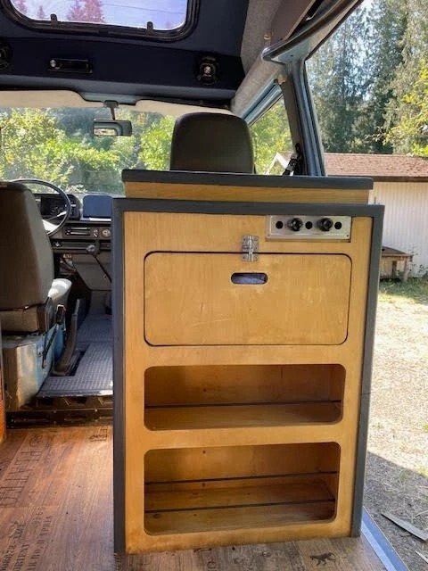 1984 Volkswagen Vanagon Camper 1.9L H4 8V Manual Minivan/van