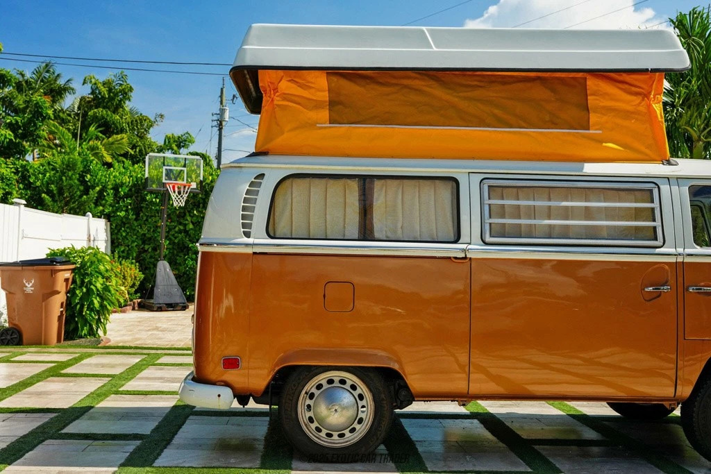 1971 Volkswagen Westfalia Type 2 Camper Bus