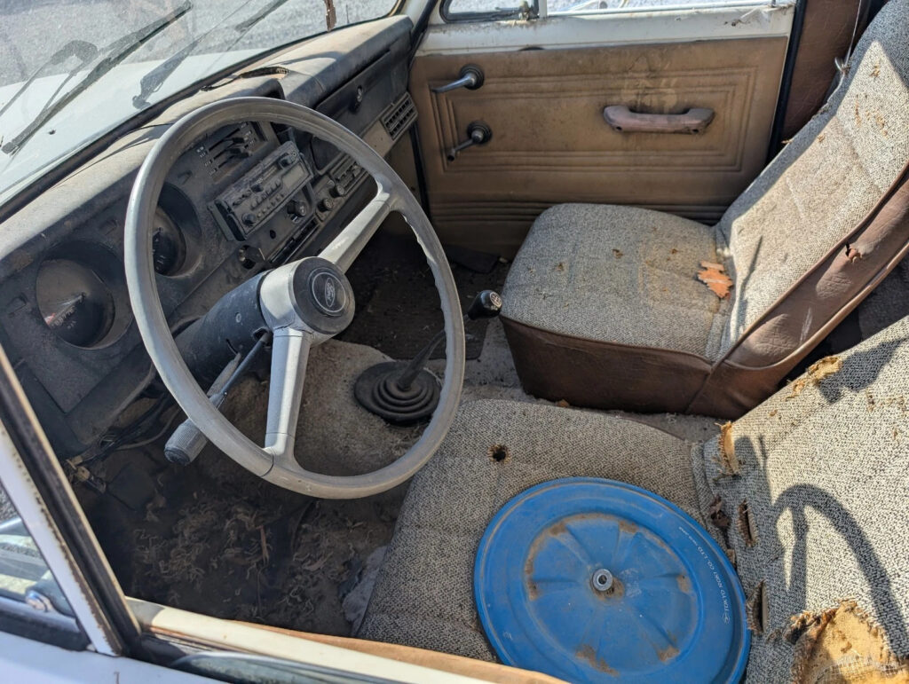 1979 Ford Courier Chinook Camper