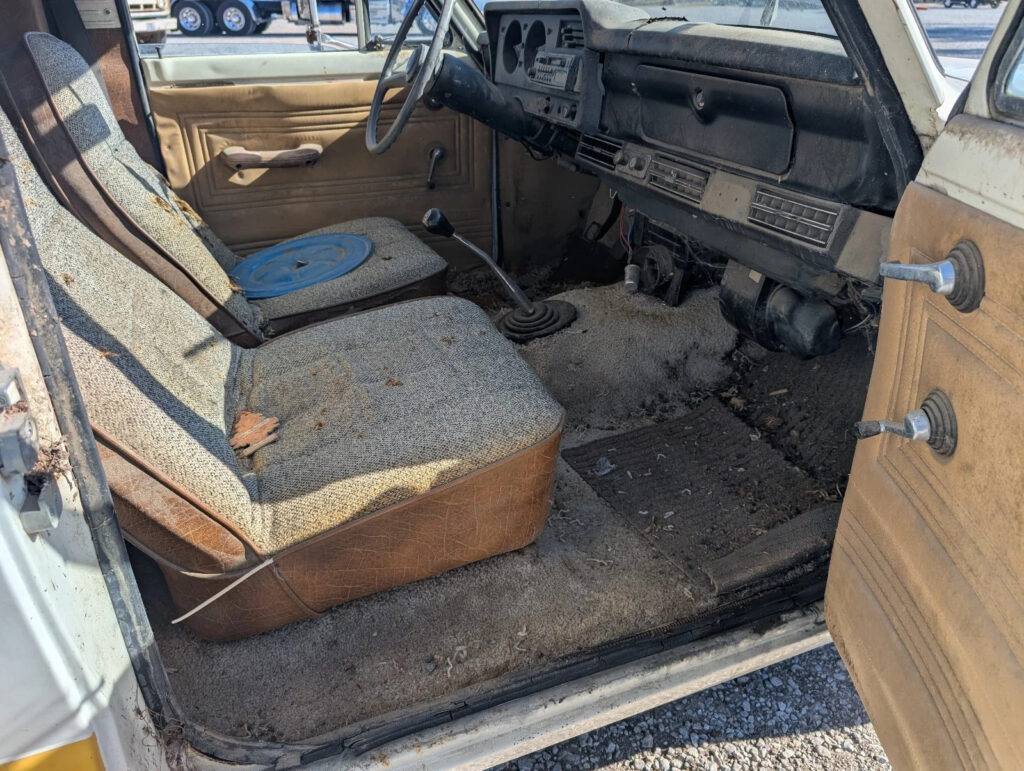 1979 Ford Courier Chinook Camper