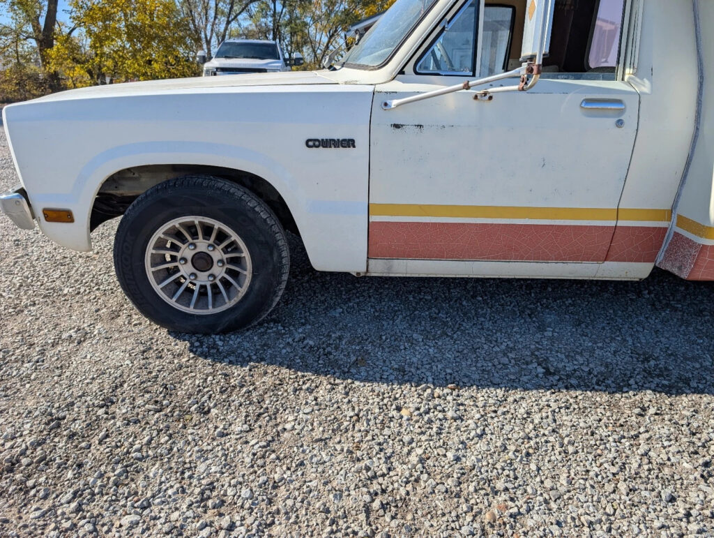 1979 Ford Courier Chinook Camper