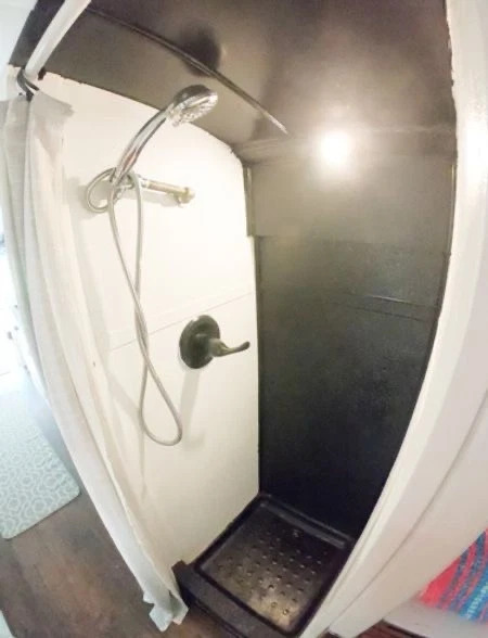 2002 Thomas Skoolie Tiny Home Conversion – Cozy Off-Grid Bus Cabin