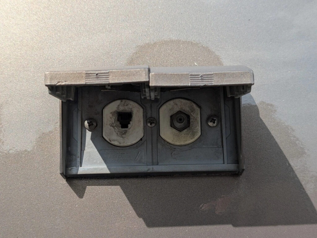 2005 Mercedes-Benz Sprinter 2500 Airstream Camper High Roof Passenger Van 18217