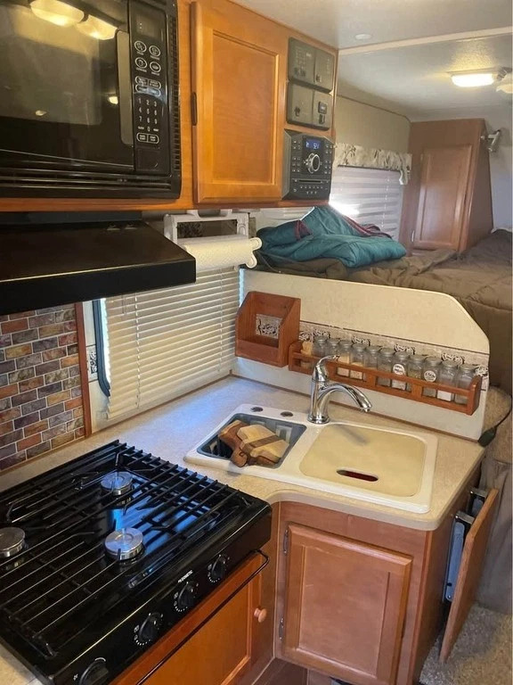 2007 Chevrolet Silverado 2500 LT1 Regular Cab w/ 2008 Lance 915 Truck Camper