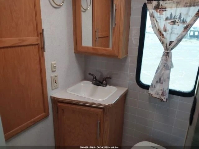 Beautiful 2002 Winnebago Vista 21B