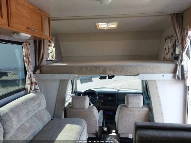 Beautiful 2002 Winnebago Vista 21B