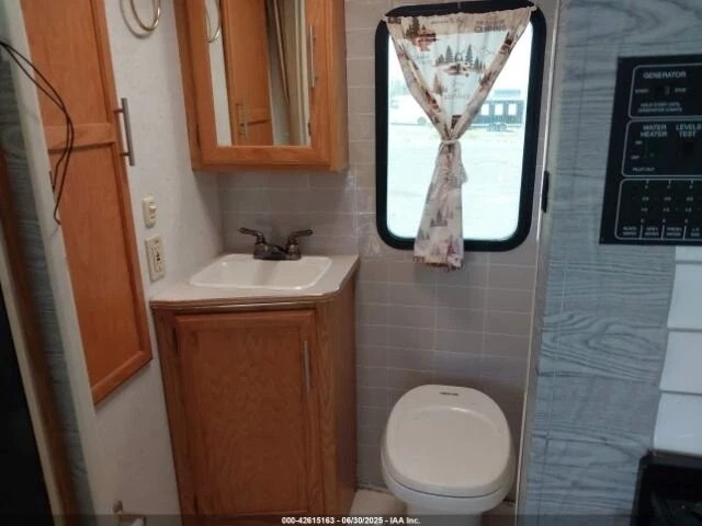 Beautiful 2002 Winnebago Vista 21B