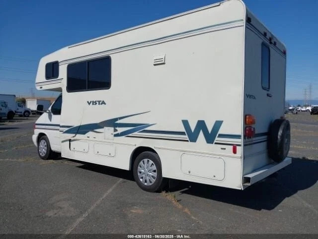 Beautiful 2002 Winnebago Vista 21B