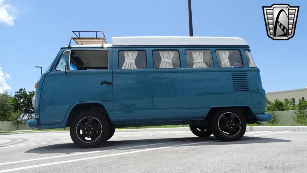 Teal & White 1994 Volkswagen Bus 4 Cyl 1600cc Speed Manual