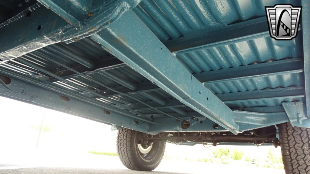 Teal & White 1994 Volkswagen Bus 4 Cyl 1600cc Speed Manual