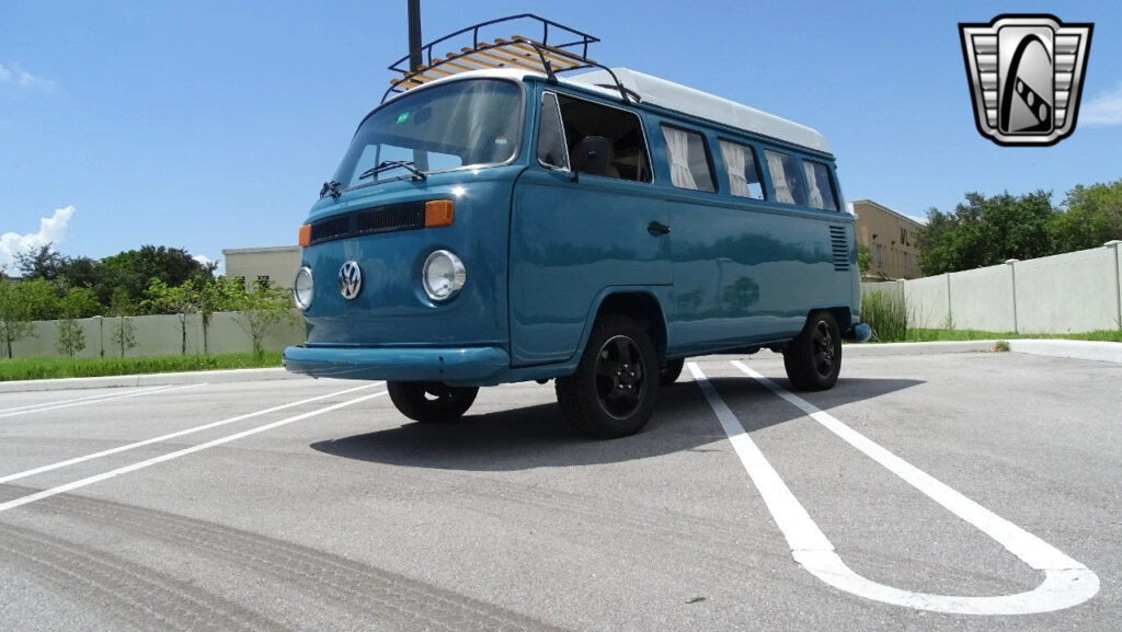Teal & White 1994 Volkswagen Bus 4 Cyl 1600cc Speed Manual